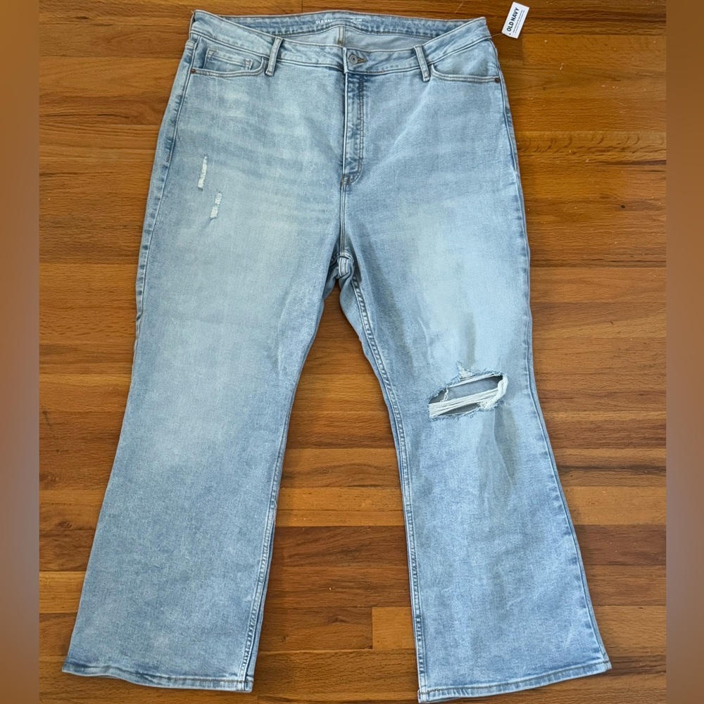 Old Navy Women’s Flare Jean | size 18 in distressed light wash - NWT
